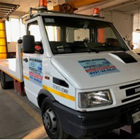 RECUPERO AUTO CON CARRO ATTREZZI